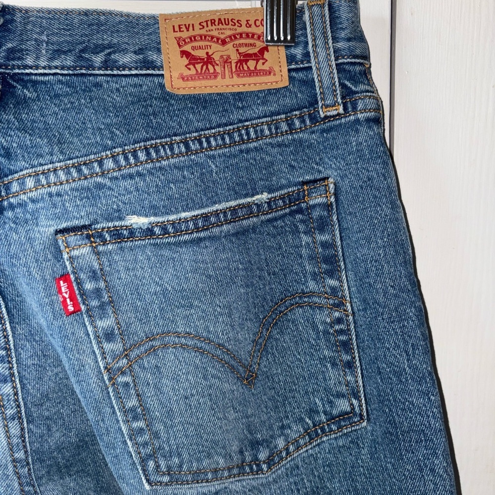 Levi’s Premium Wedgie Straight Crop Jeans Size 28 High Rise Medium Wash Denim - Picture 4 of 7